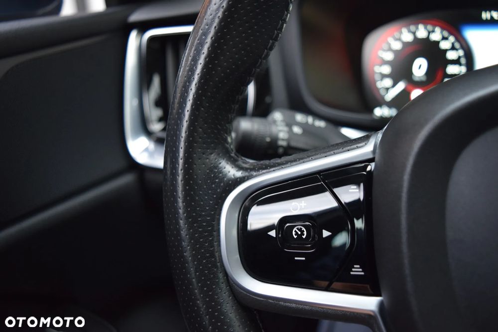 Volvo V60 D3 Geartronic Momentum Pro - 23