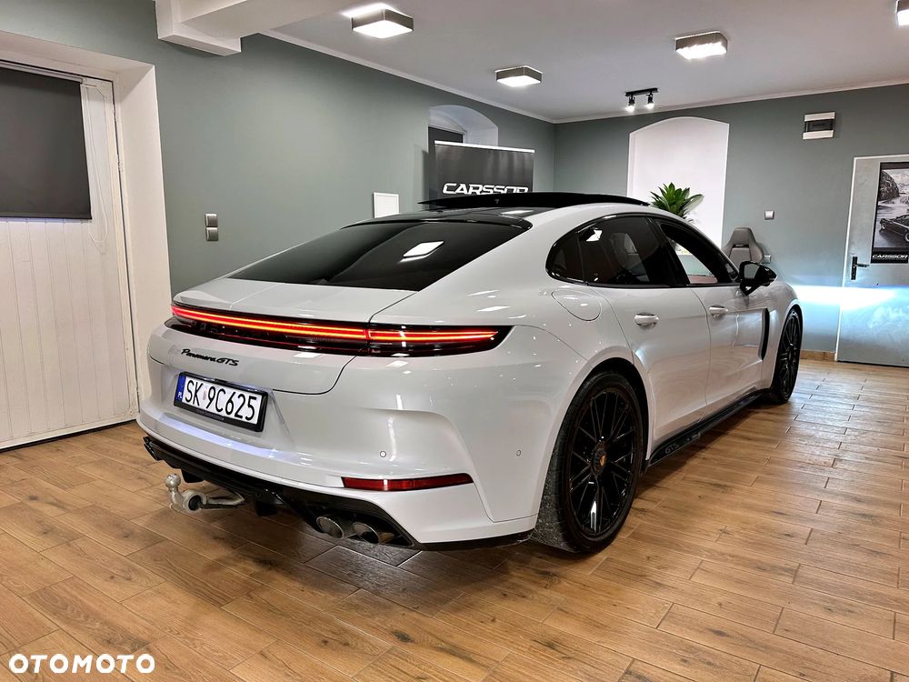 Porsche Panamera - 4