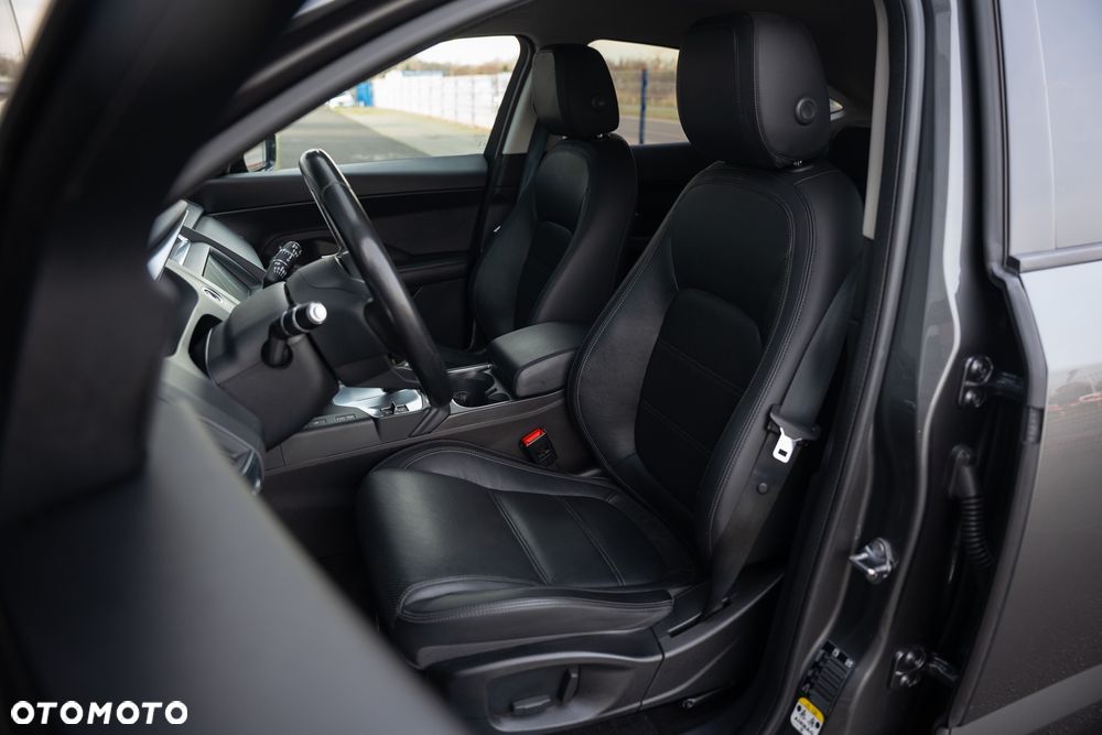 Jaguar E-Pace P200 AWD SE - 24