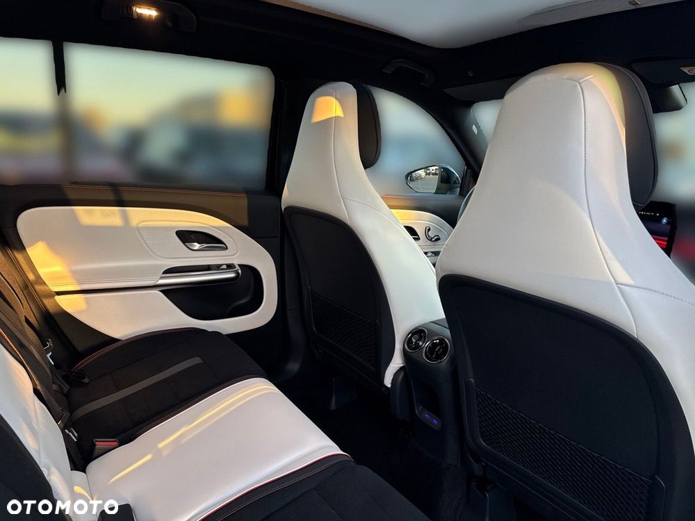 Mercedes-Benz GLB - 15