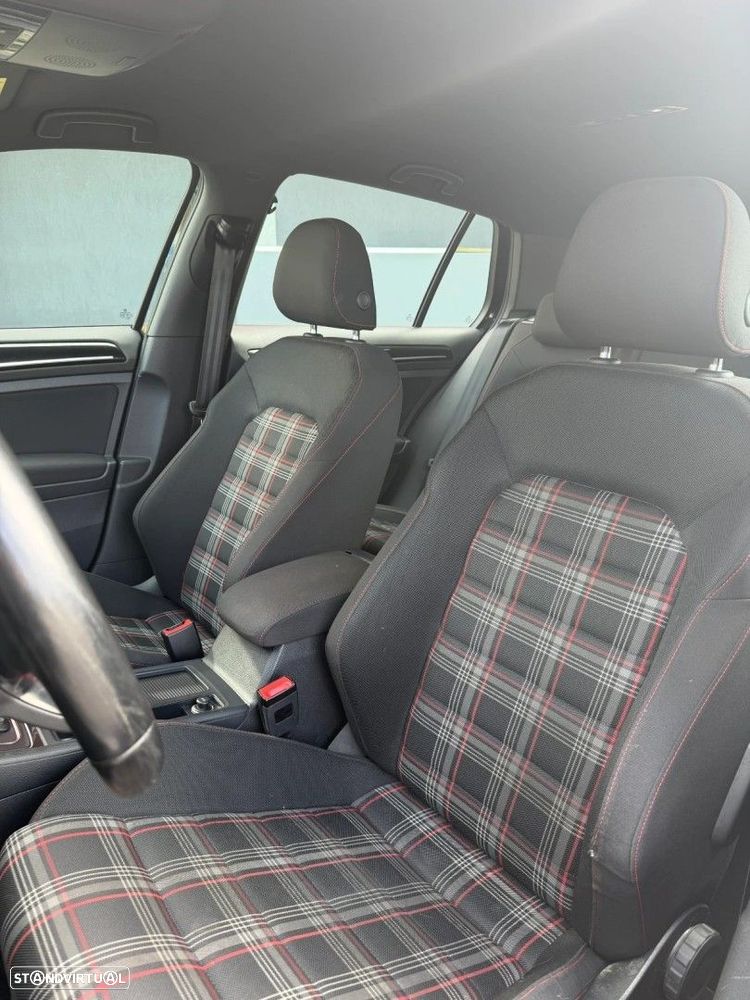 VW Golf 2.0 TSi GTi DSG - 8