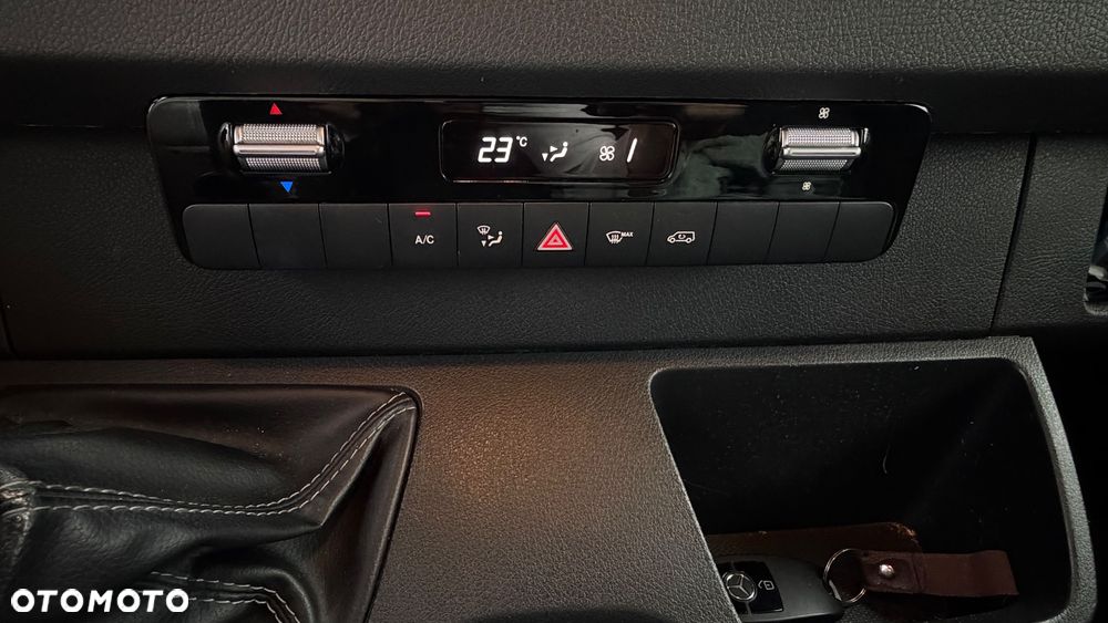 Mercedes-Benz Sprinter - 12