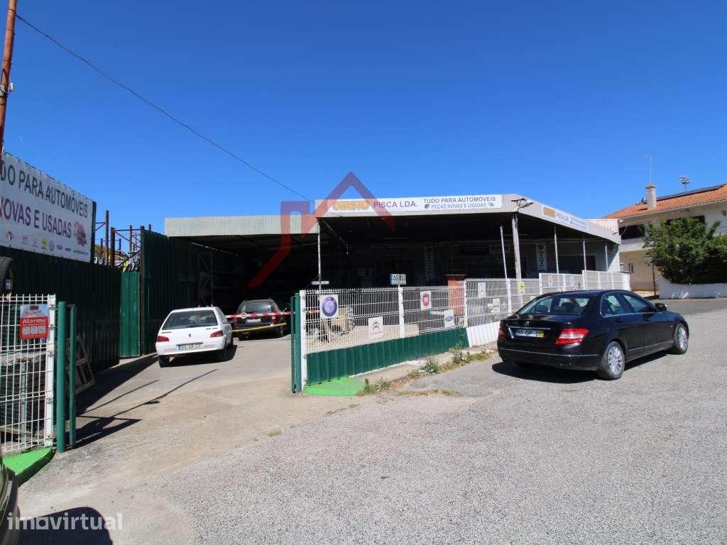 Terreno Urbano com negócio de Peças de Auto e venda de materiais au... - Grande imagem: 2/60