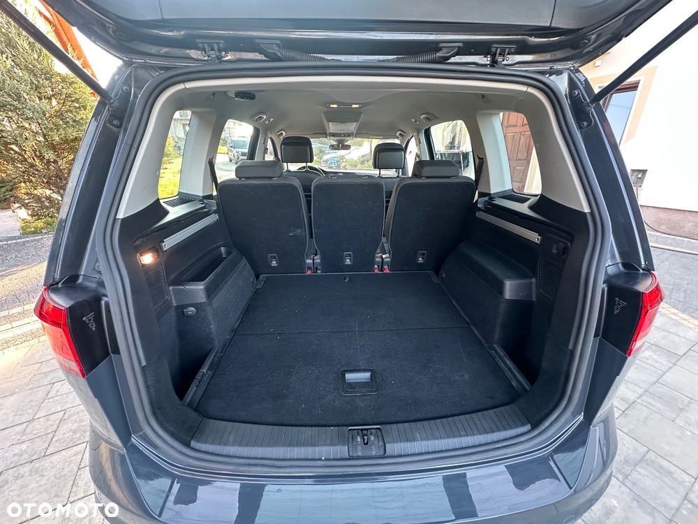 Volkswagen Touran 2.0 TDI SCR DSG ACTIVE - 9