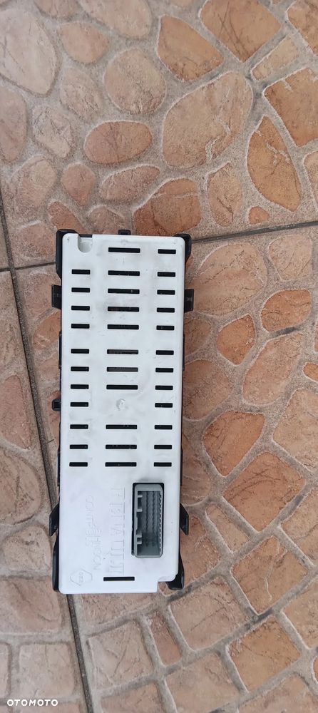 Laguna III wyświetlacz radia 280340027R - 2