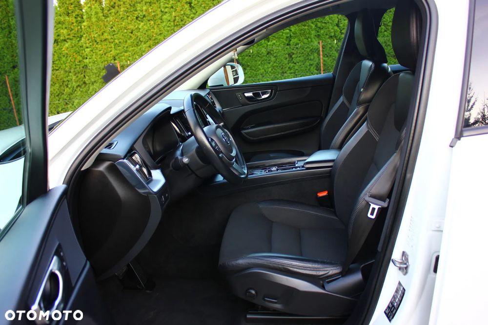 Volvo XC 60 D4 Momentum Pro - 25