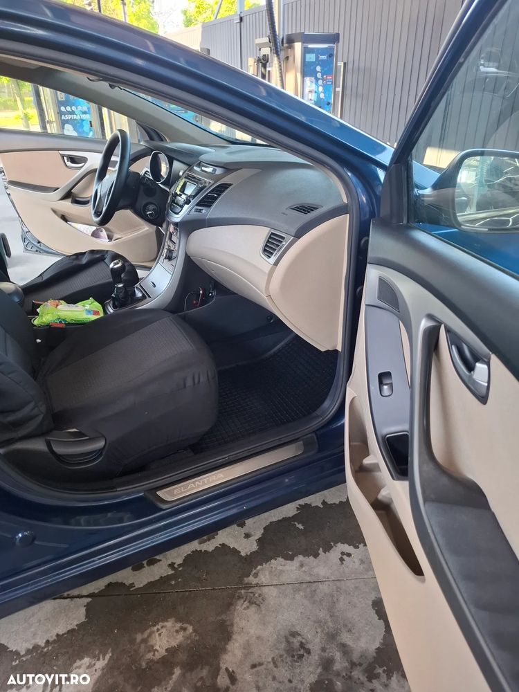 Hyundai Elantra 1.6 MPi Exclusive - 9