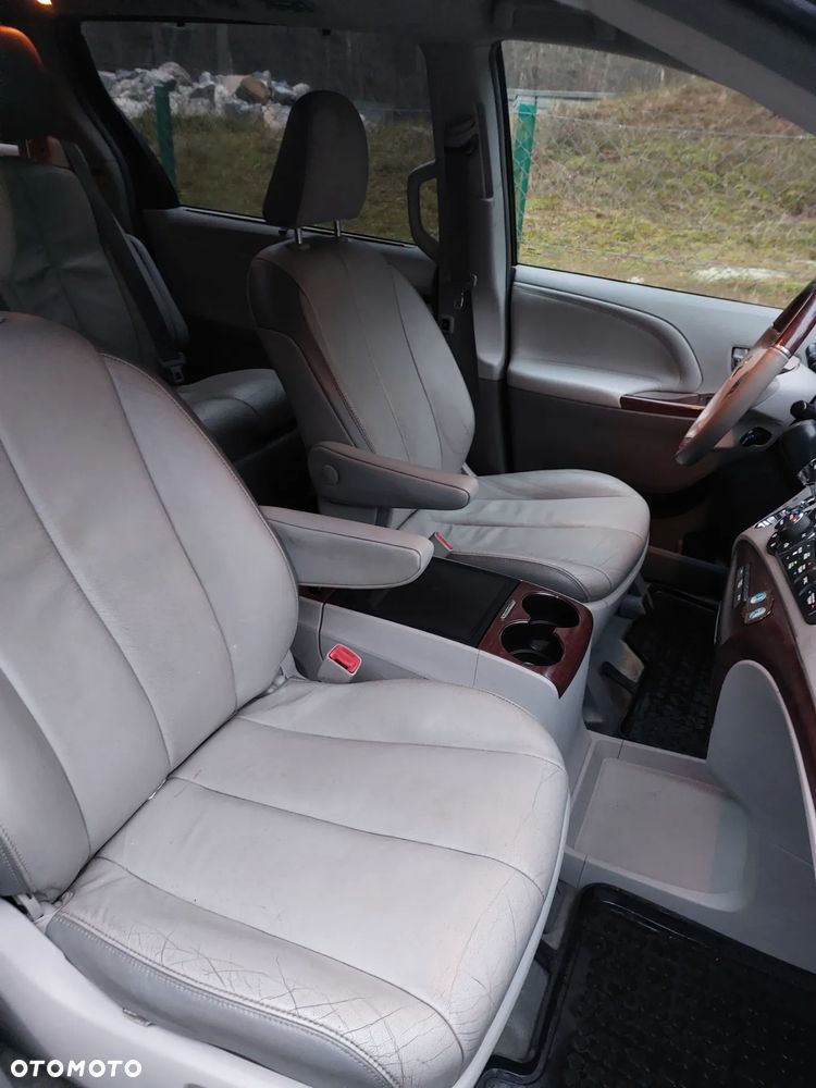 Toyota Sienna 3.5 XLE AWD - 7