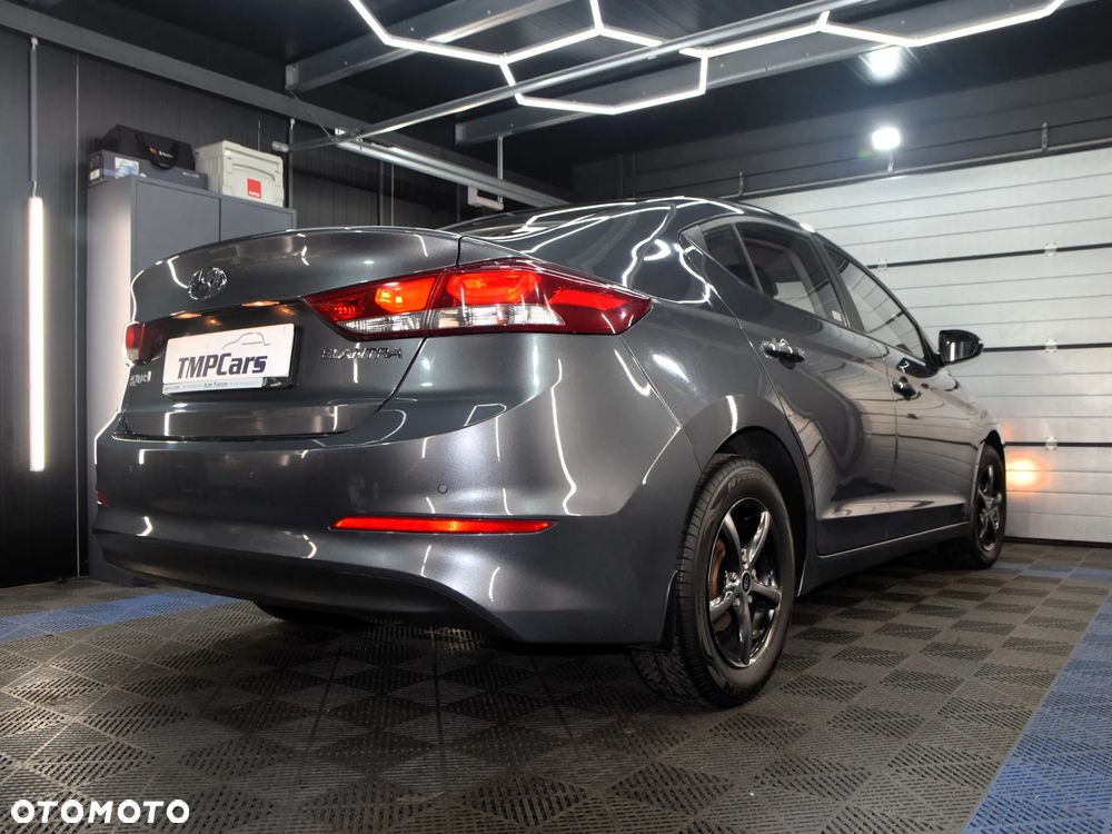 Hyundai Elantra 1.6 Classic Plus - 4