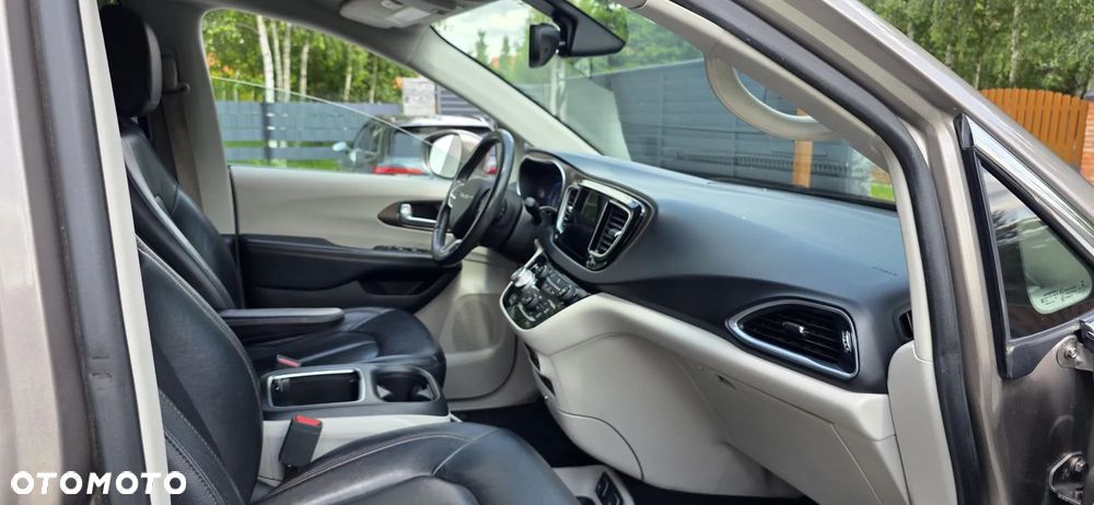 Chrysler Pacifica - 21