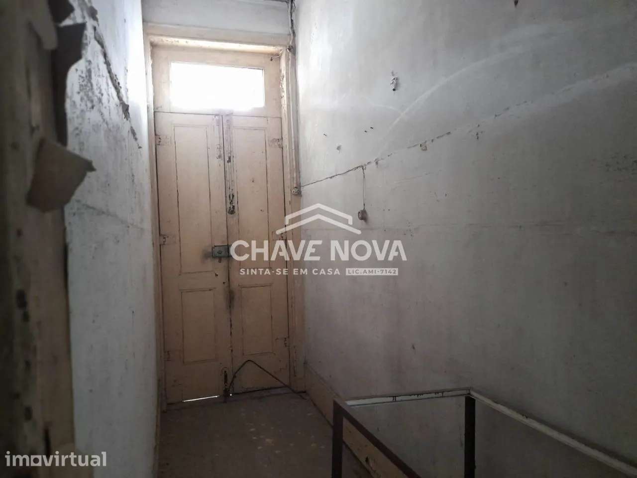 Prédio T4 p/ Recuperar em Valadares - Grande imagem: 5/28