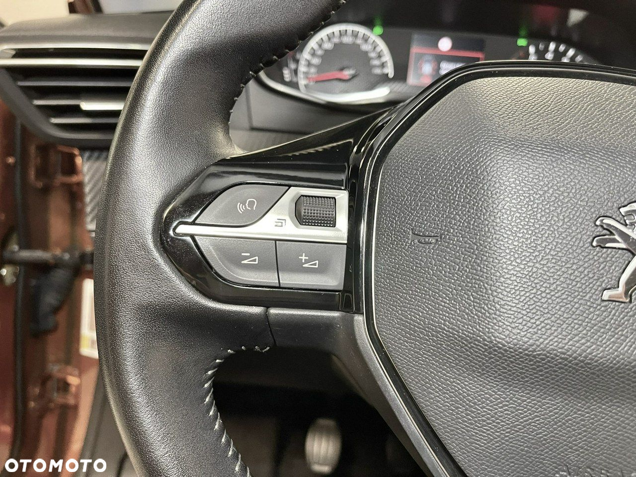 Peugeot 2008 PureTech 130 Allure - 23