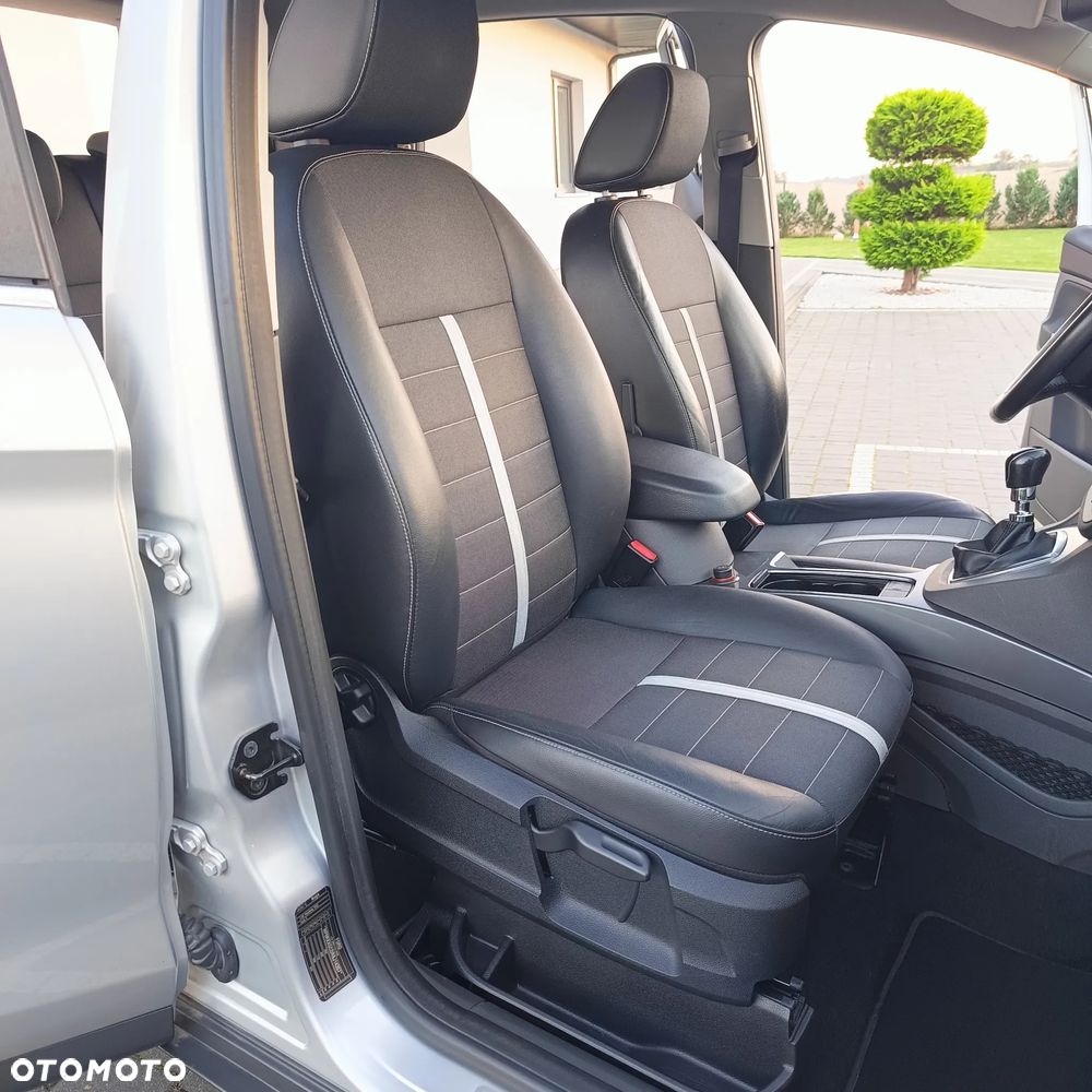 Ford Kuga 2.0 TDCi 2x4 Titanium - 25