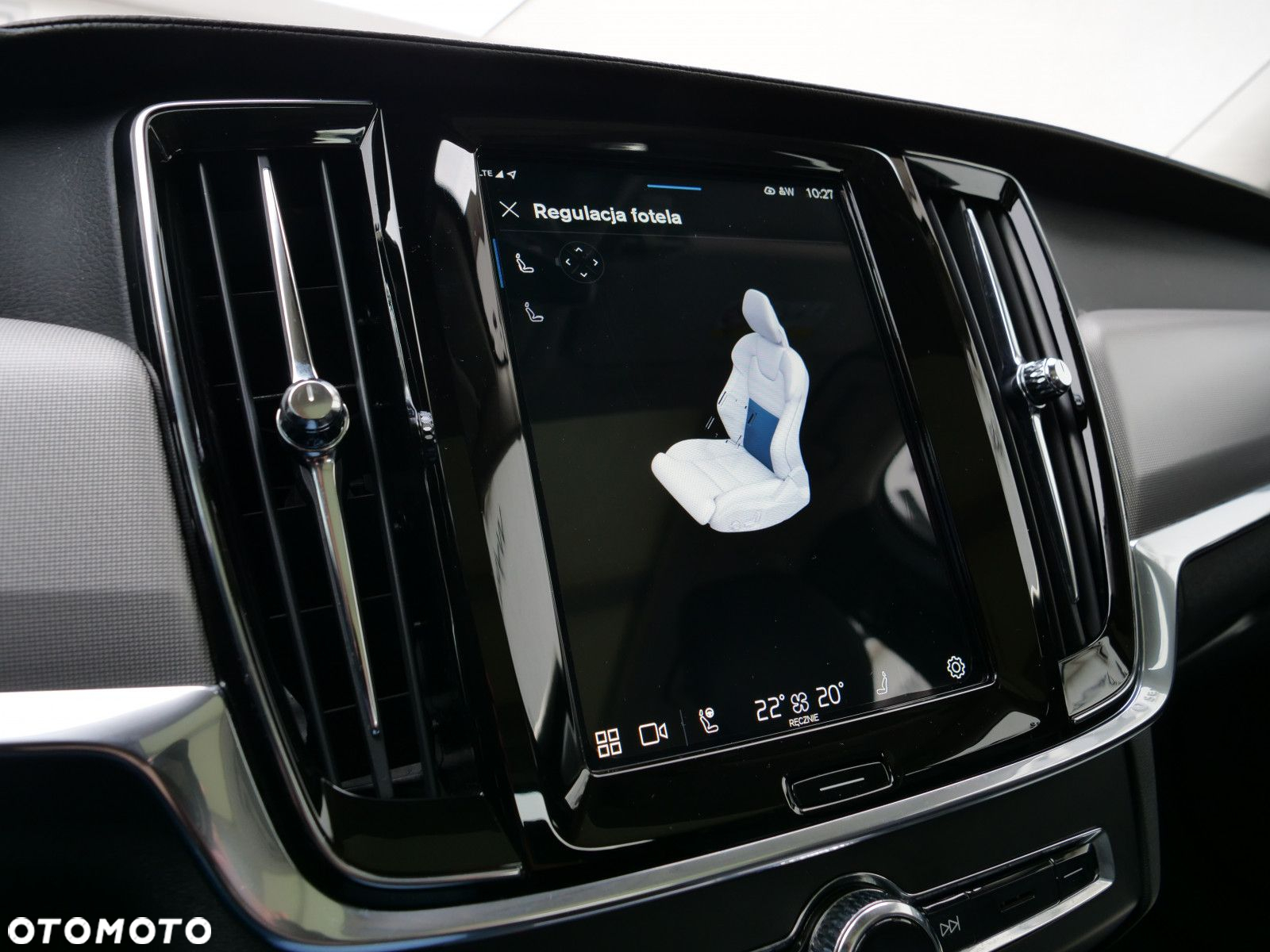 Volvo V90 Cross Country - 30
