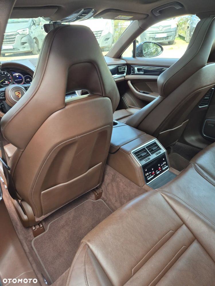 Porsche Panamera - 12