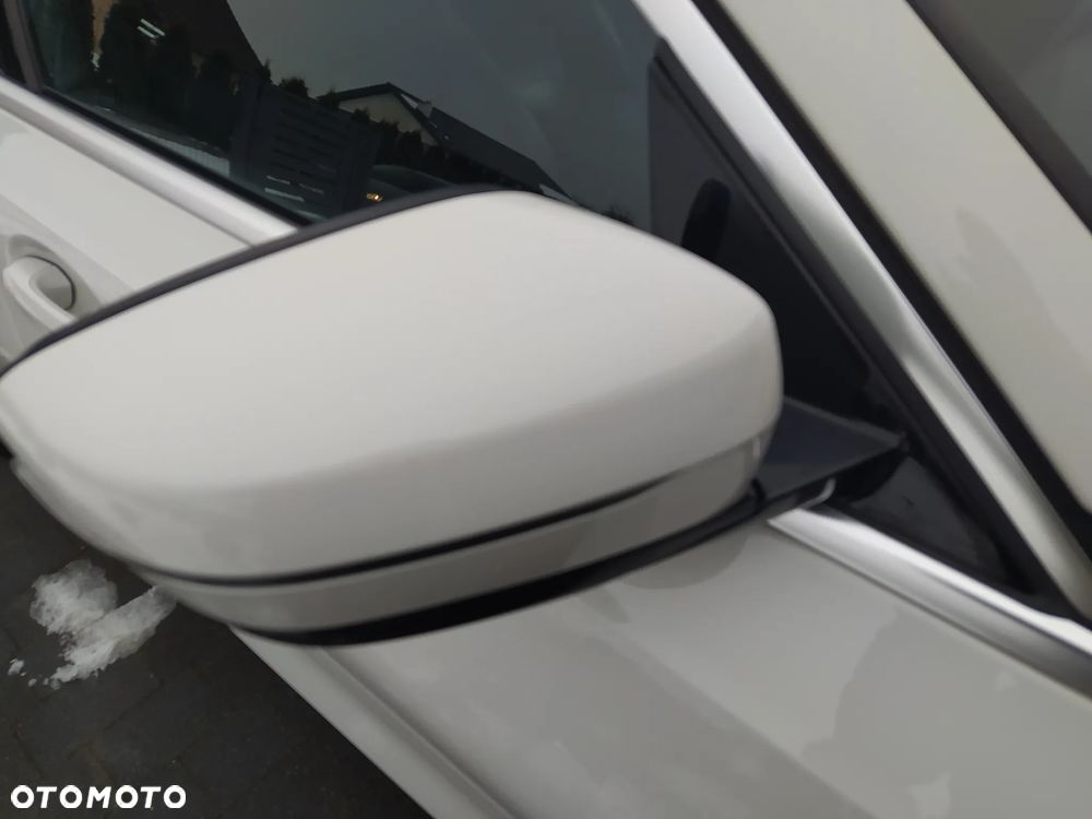 BMW Seria 3 330i Sport Line - 9