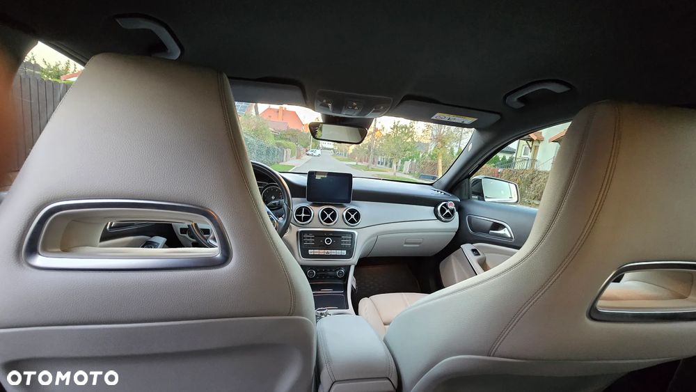 Mercedes-Benz GLA 200 7G-DCT AMG Line - 17