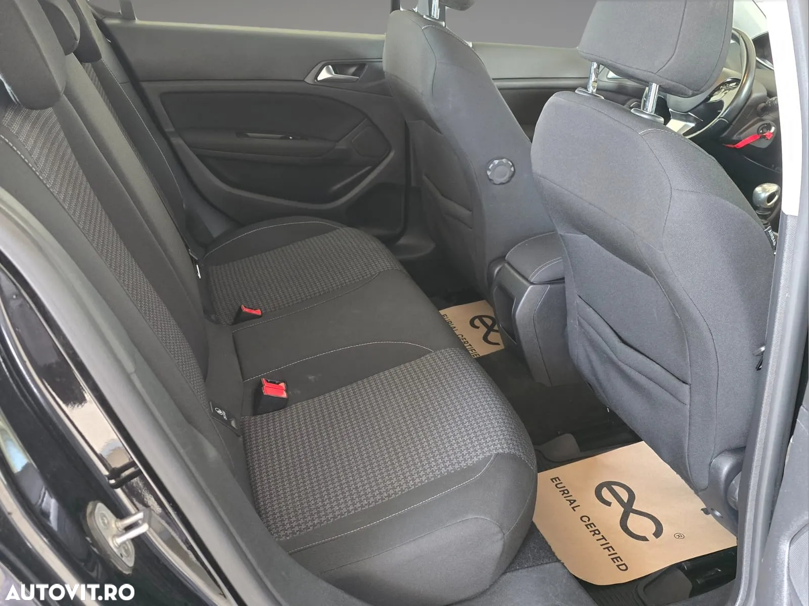 Peugeot 308 1.2 L PureTech Turbo Allure - 7