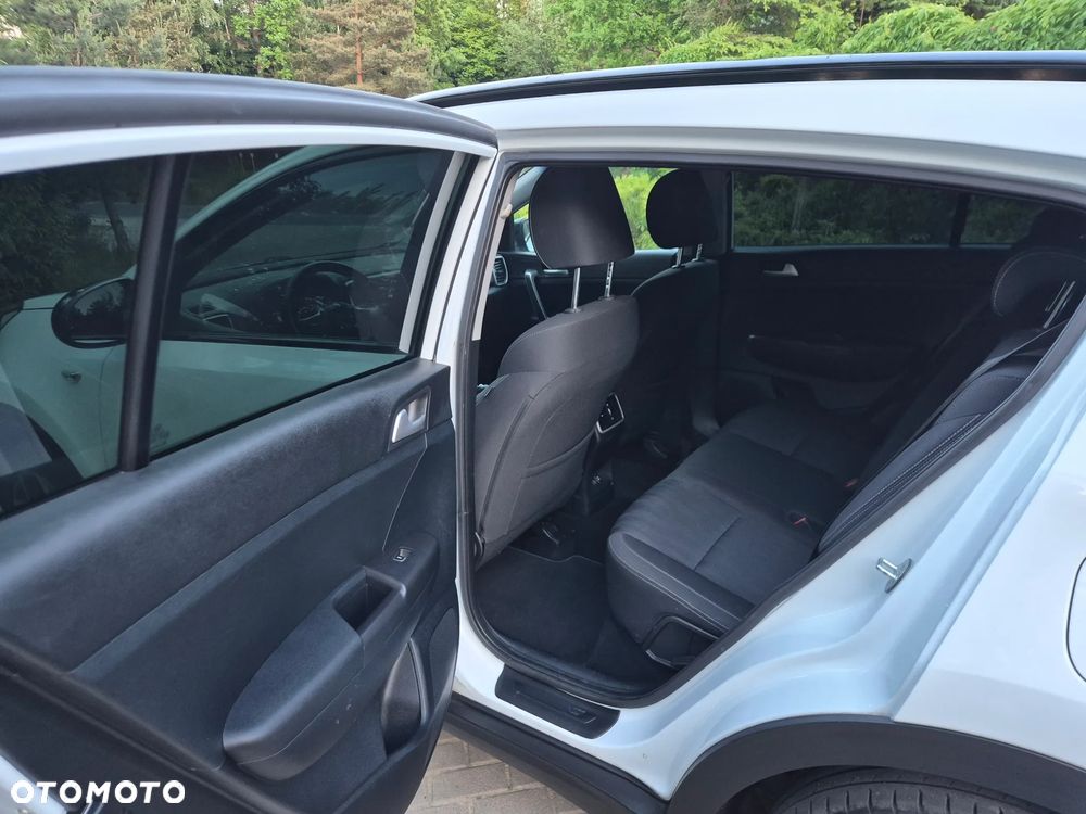 Kia Sportage 1.6 GDI Black Edition 2WD - 23