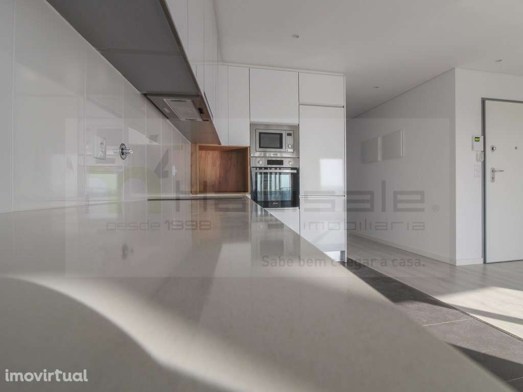 T1 com varanda ampla a 2 minutos da A33 - Grande imagem: 2/17