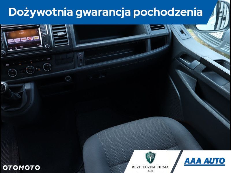 Volkswagen Caravelle - 9