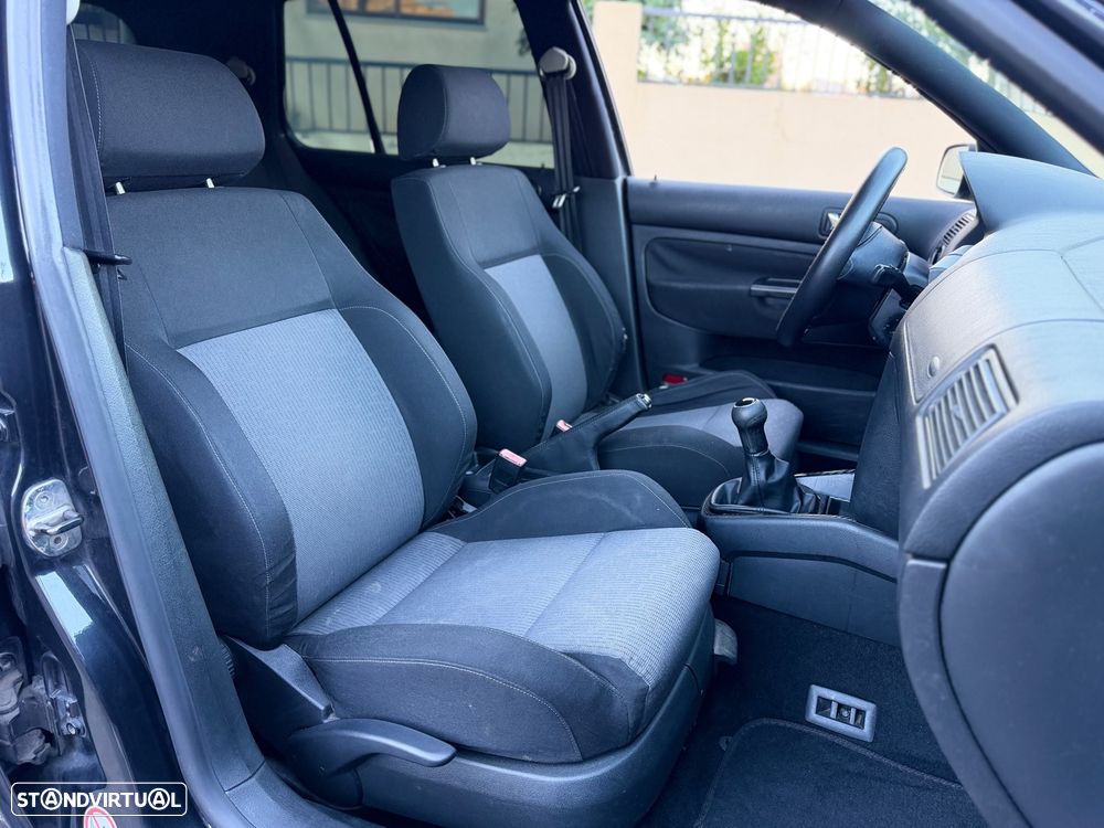 VW Golf 1.4i 25 Anos - 14