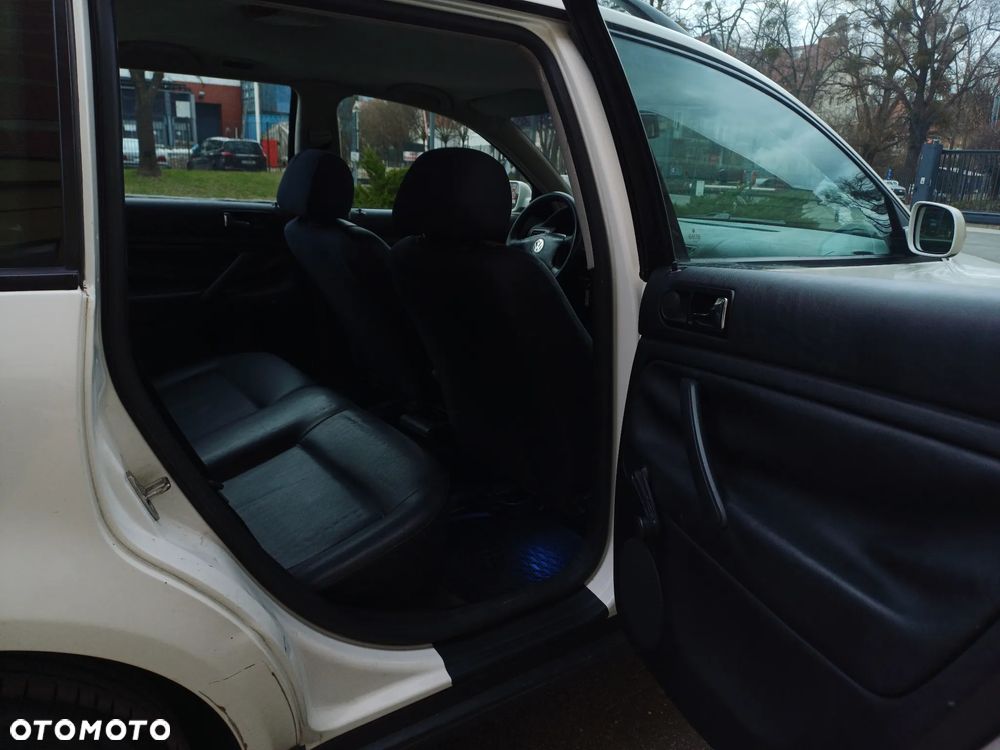 Volkswagen Passat - 12