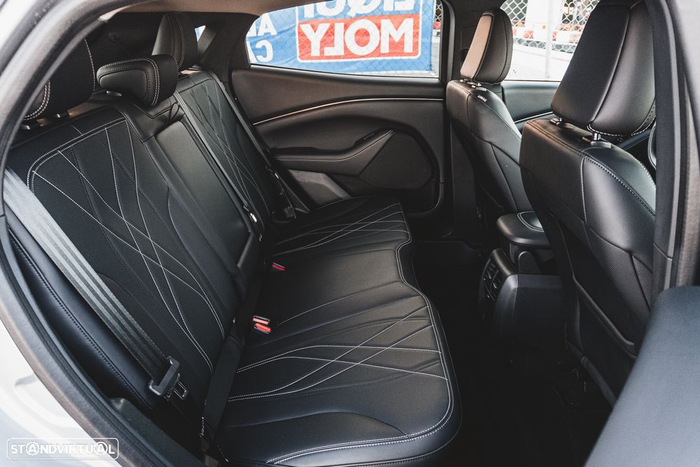 Ford Mustang Mach-E AWD - 25