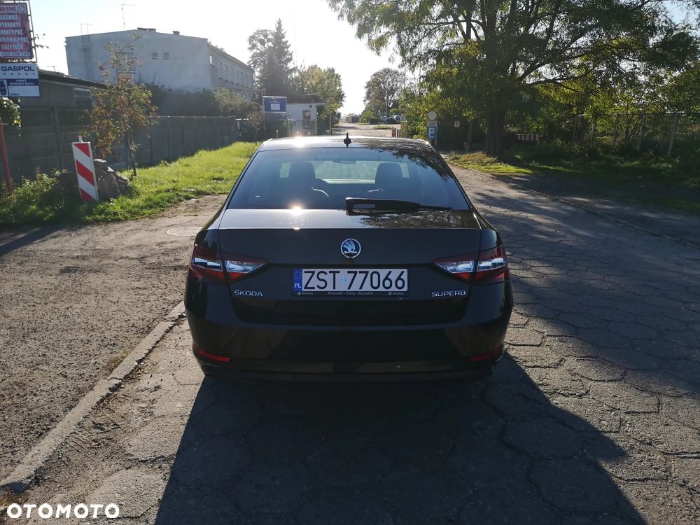 Skoda Superb 2.0 TDI DSG Premium Edition - 5