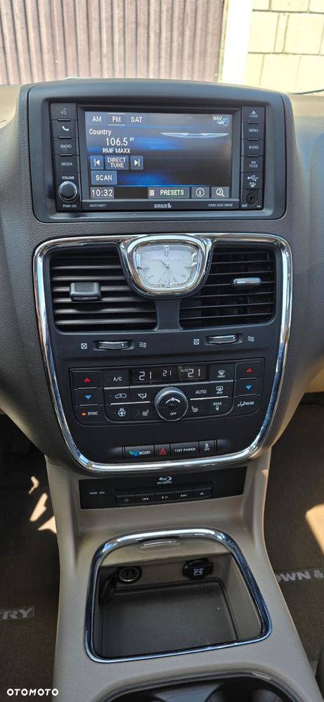 Chrysler Town & Country 3.6 Touring - 29