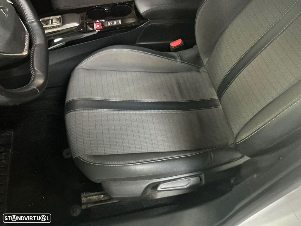 Peugeot 2008 PureTech 130 EAT8 Allure - 9