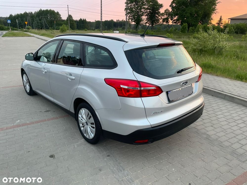 Ford Focus SW - 22