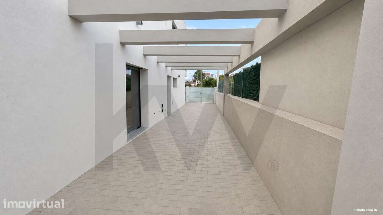Moradia Geminada T3 Nova com Piscina | Fernão Ferro - Grande imagem: 2/28