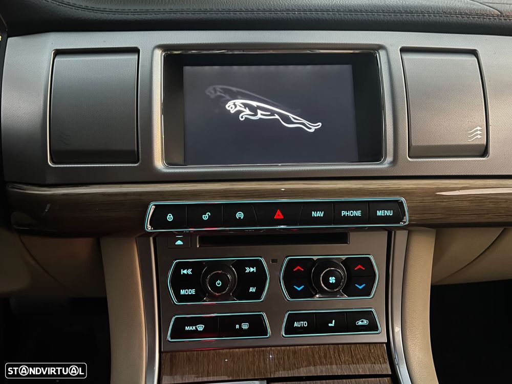 Jaguar XF Sportbrake 2.2 D Premium Luxury - 8