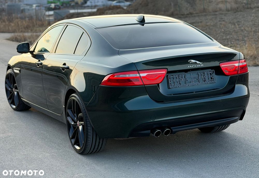 Jaguar XE 2.0 D R-Sport - 4