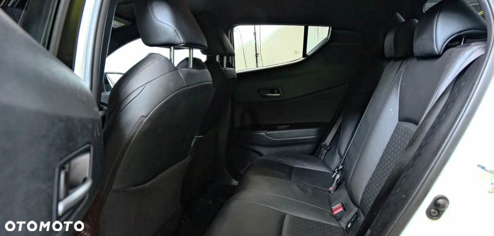 Toyota C-HR Lounge - 8