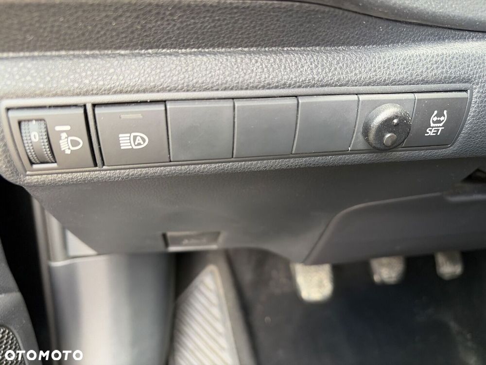 Toyota Corolla - 23