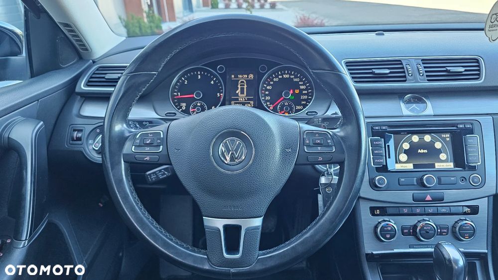 Volkswagen Passat 2.0 TDI Comfortline DSG - 16