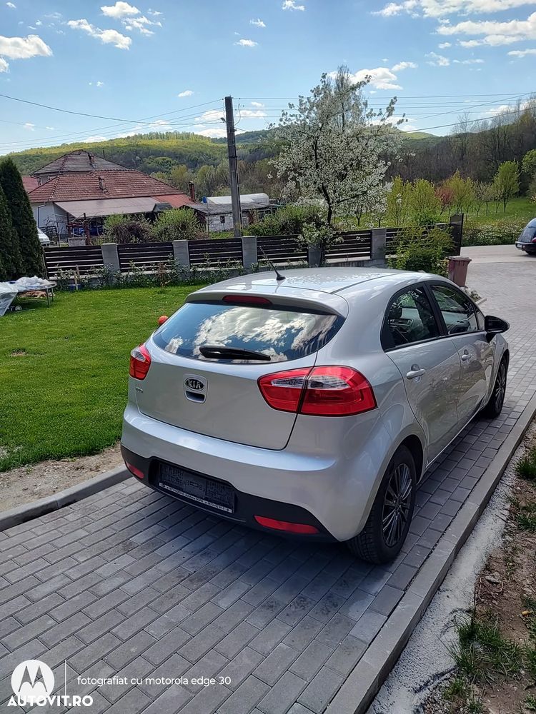 Kia Rio - 10