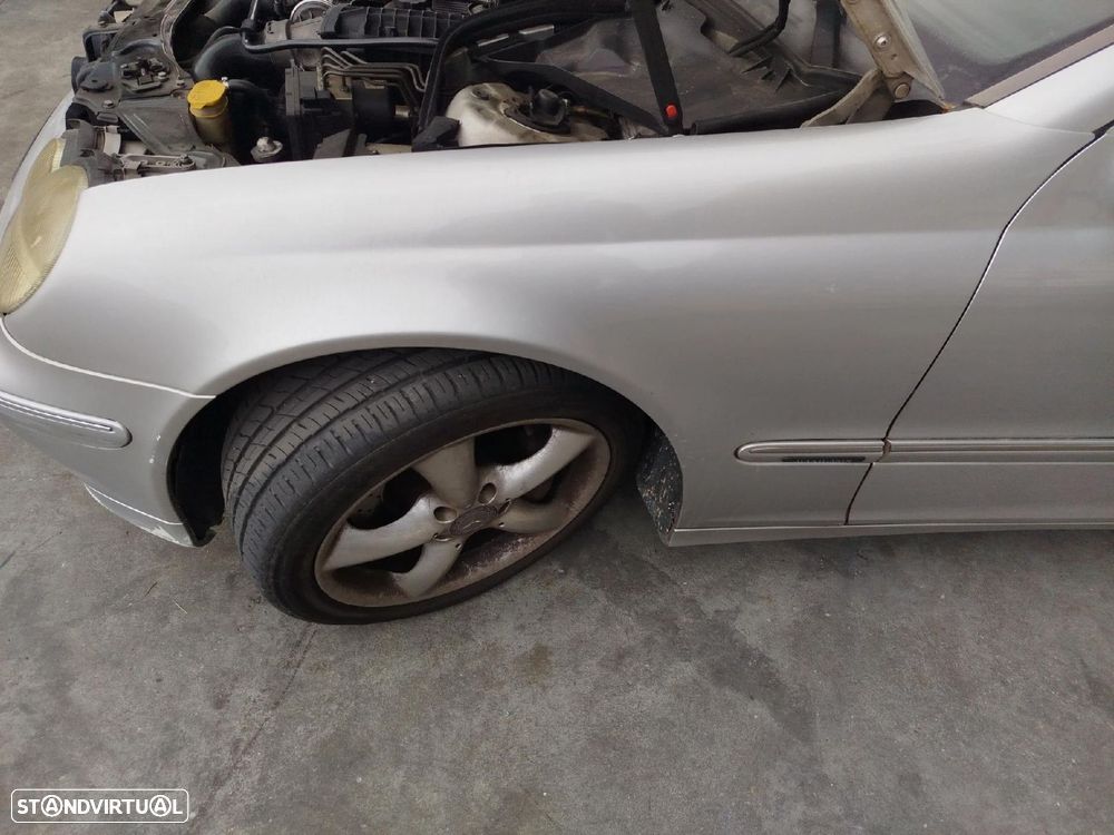 Guarda-lamas esquerdo MERCEDES-BENZ Classe C (W203) - 1