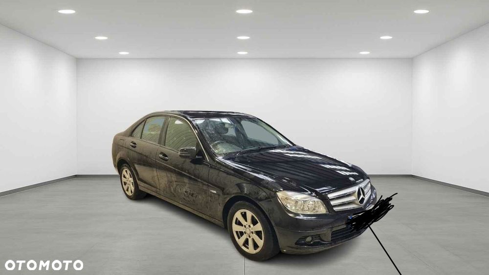 Mercedes-Benz Klasa C 180 CGI BlueEFFICIENCY Avantgarde - 2