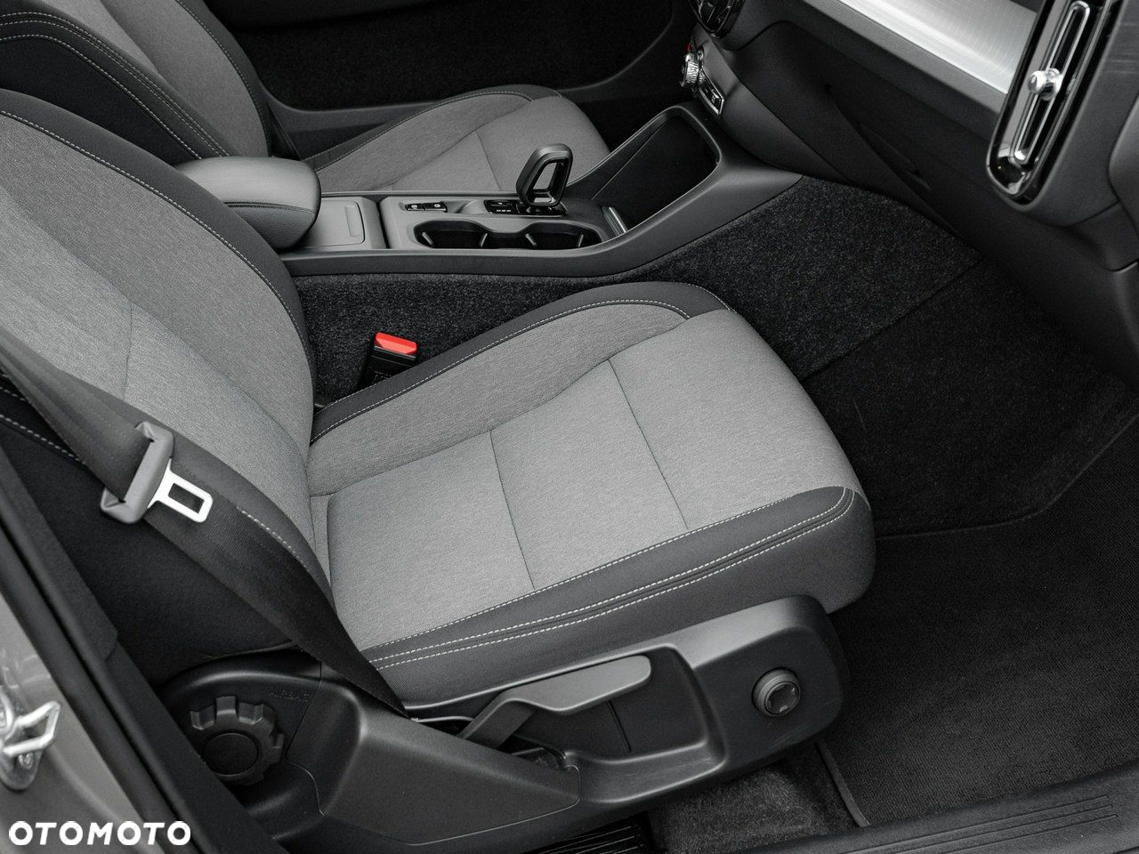 Volvo XC 40 T3 Momentum Pro - 33