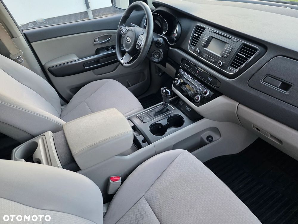 Kia Sedona - 6