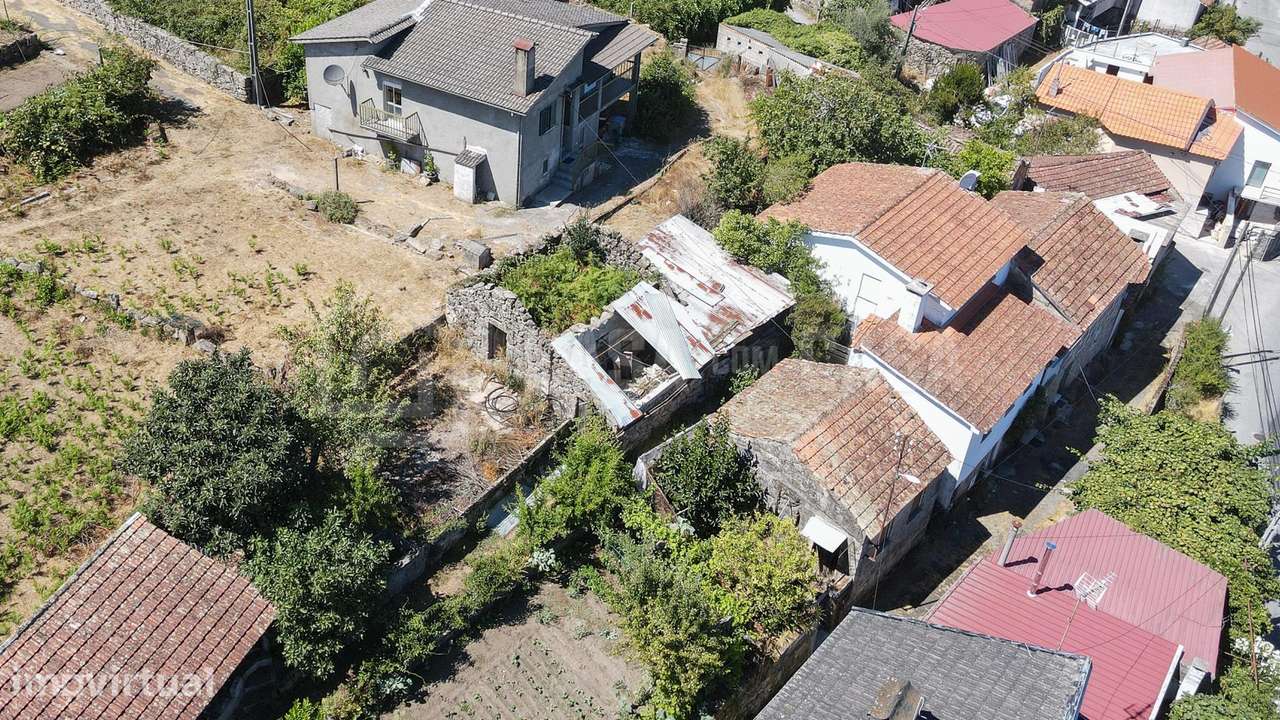 Moradia p/ Restaurar em Queirela - Grande imagem: 4/7
