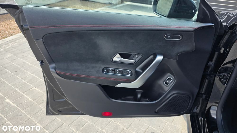 Mercedes-Benz CLA 250 e 8G-DCT AMG Line - 16