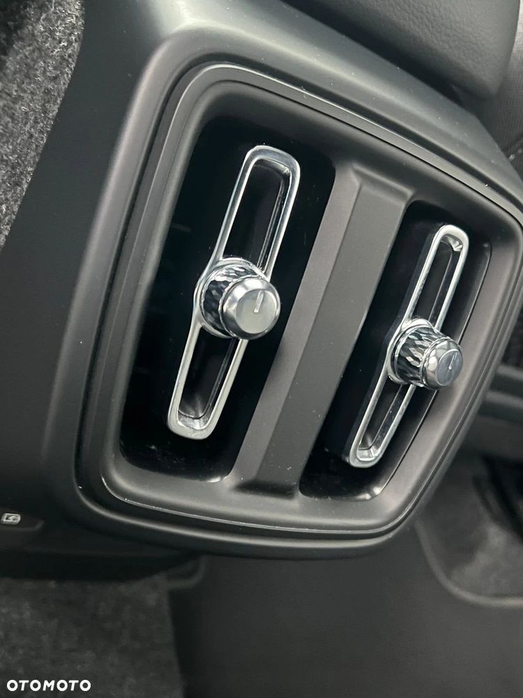 Volvo XC 40 B4 AWD Ultimate Dark - 28