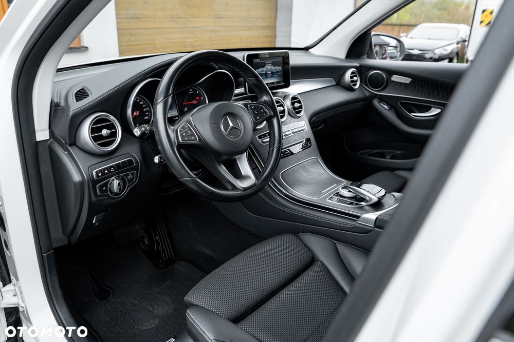 Mercedes-Benz GLC 250 d 4Matic 9G-TRONIC AMG Line - 16