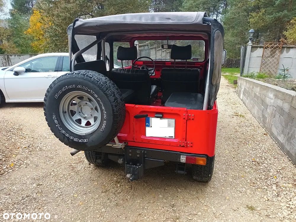 Toyota Land Cruiser - 4