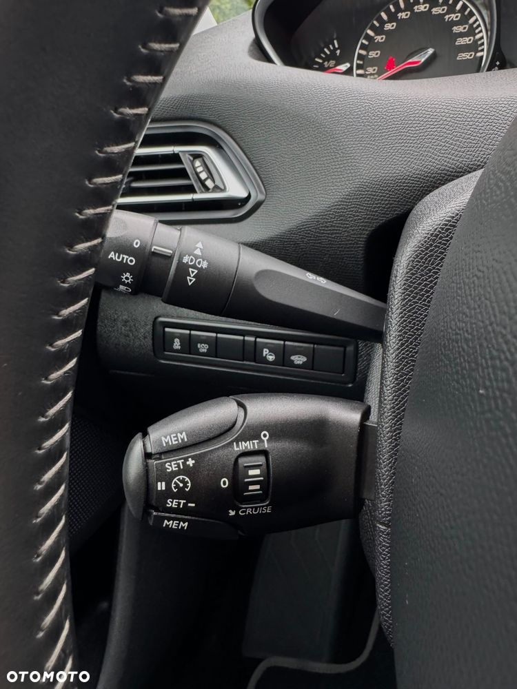 Peugeot 308 BlueHDi 150 EAT6 Stop & Start GT-Line Edition - 21