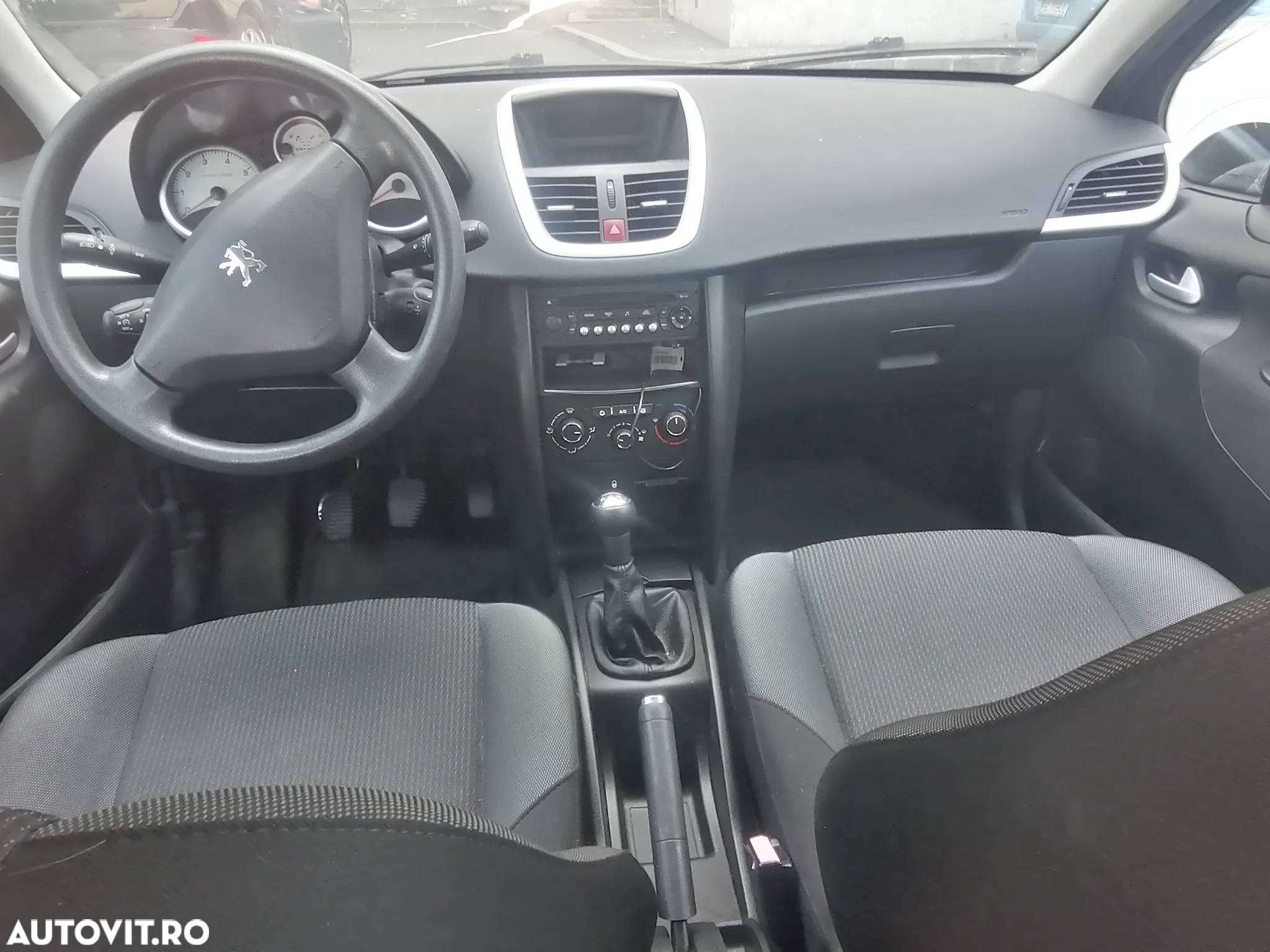 Peugeot 207 - 8